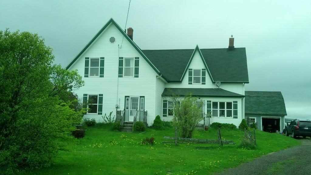 Lovely Green Gable Home Miscouche Dış mekan fotoğraf